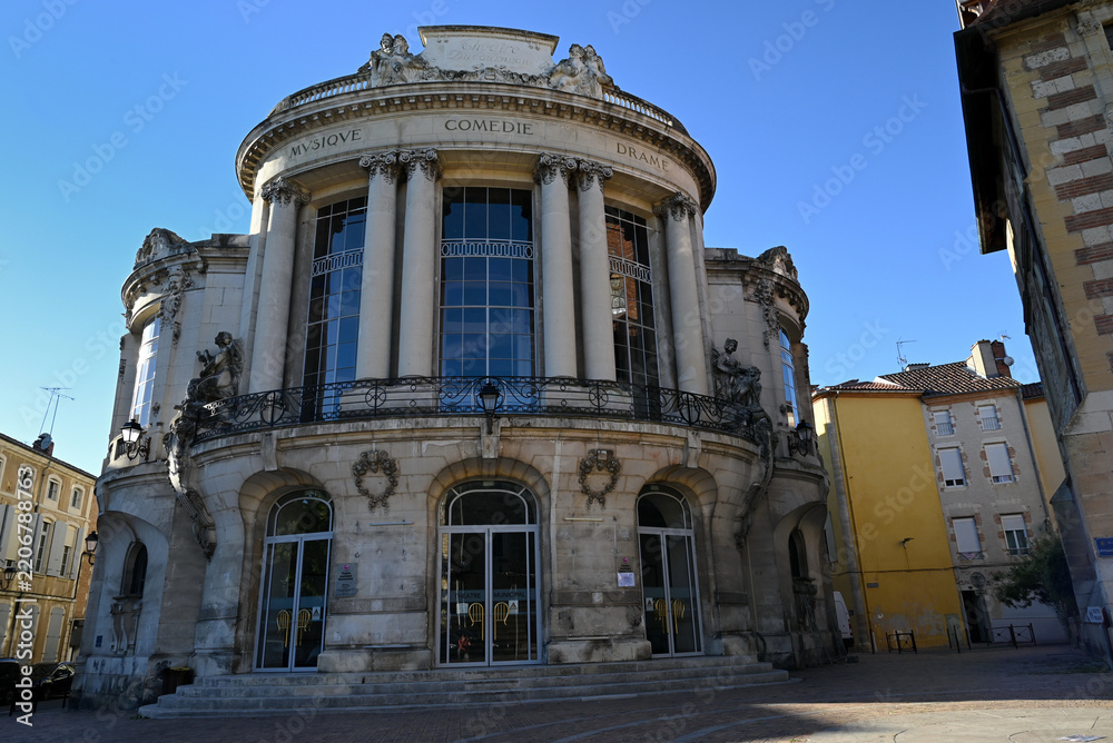 Obraz premium Agen, France, 12 septembre 2026 : Façade du théâtre Ducourneau de la ville d'Agen
