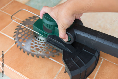 seting the postion of Closeup to lawn mower blade