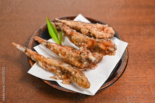 Plakat 香ばしく揚がったメヒカリの唐揚げ