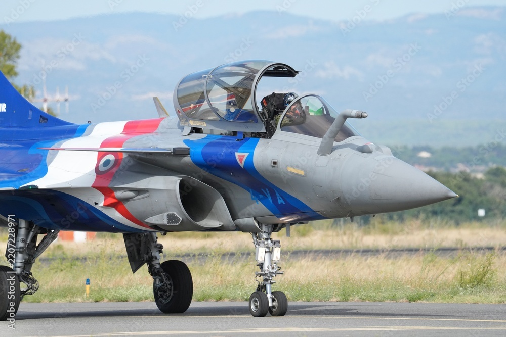 Obraz premium Rafale Solo Display 2026 roulage gros plan verrière ouverte