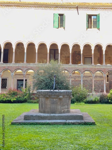 Chiostro dei Canonici