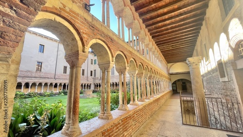 Chiostro dei Canonici