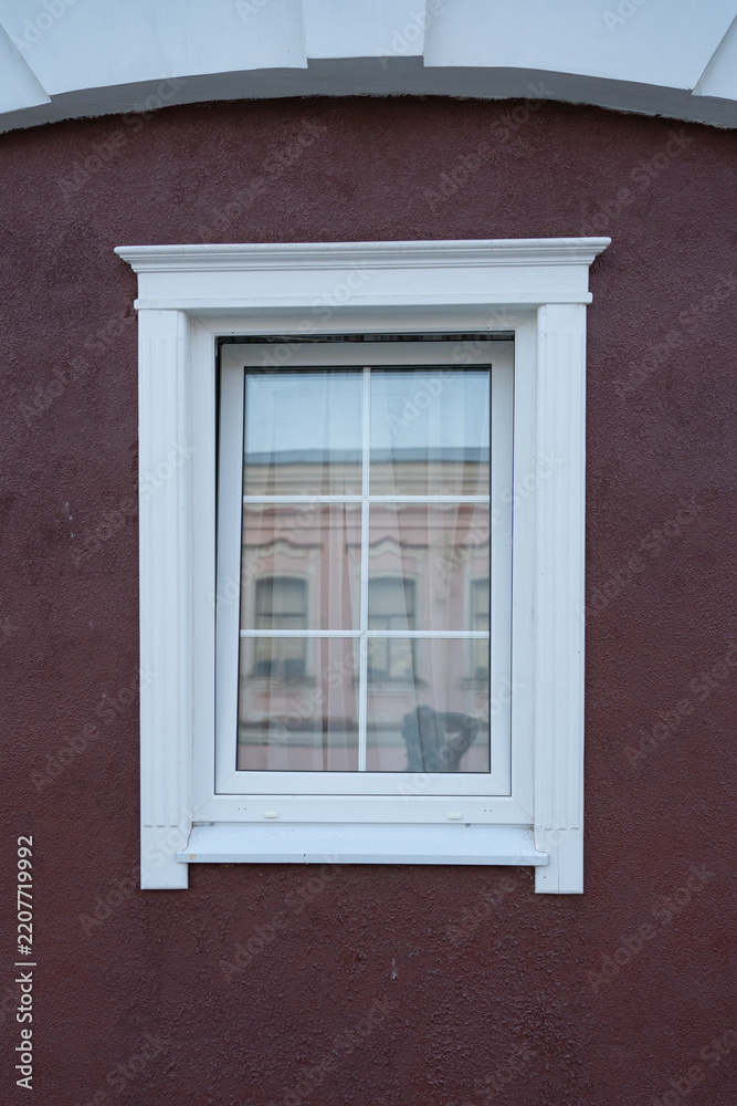 Fototapeta premium static window on painted wood facade with reddish-brown accents in neutral setting, exterior straight-on view, commercial real estate backdrop, white and reddish-brown colors, clean and unv.