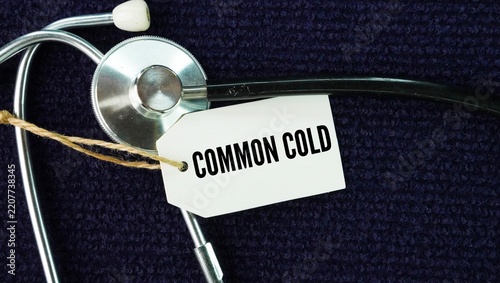 Obraz na plátně Stethoscope and paper with the words common cold is a mild viral infection of your nose, sinuses, and upper throat