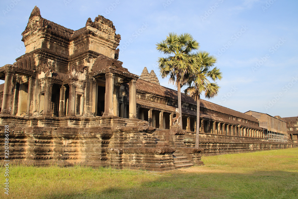 Obraz premium ruined khmer hindu and buddhist temple (angkor vat) in angkor in siem reap in cambodia 