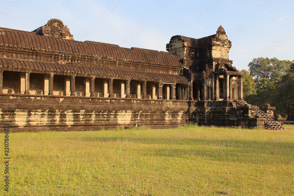 Obraz premium ruined khmer hindu and buddhist temple (angkor vat) in angkor in siem reap in cambodia 