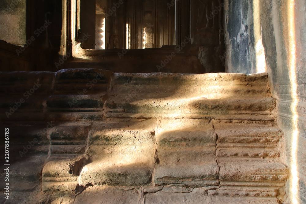 Obraz premium ruined khmer hindu and buddhist temple (angkor vat) in angkor in siem reap in cambodia 