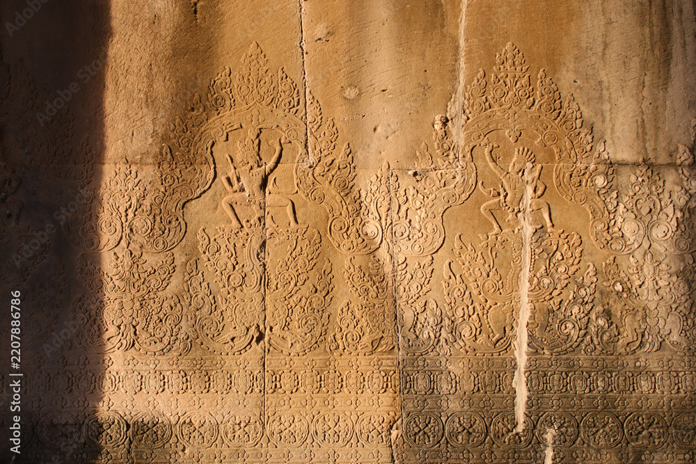 Obraz premium ruined khmer hindu and buddhist temple (angkor vat) in angkor in siem reap in cambodia 
