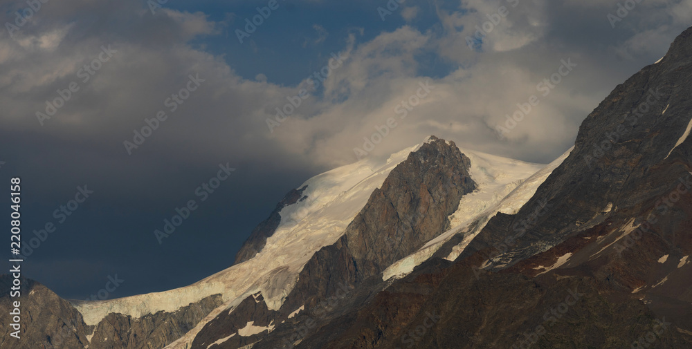Obraz premium Snowy peak of my Montblanc mountain 