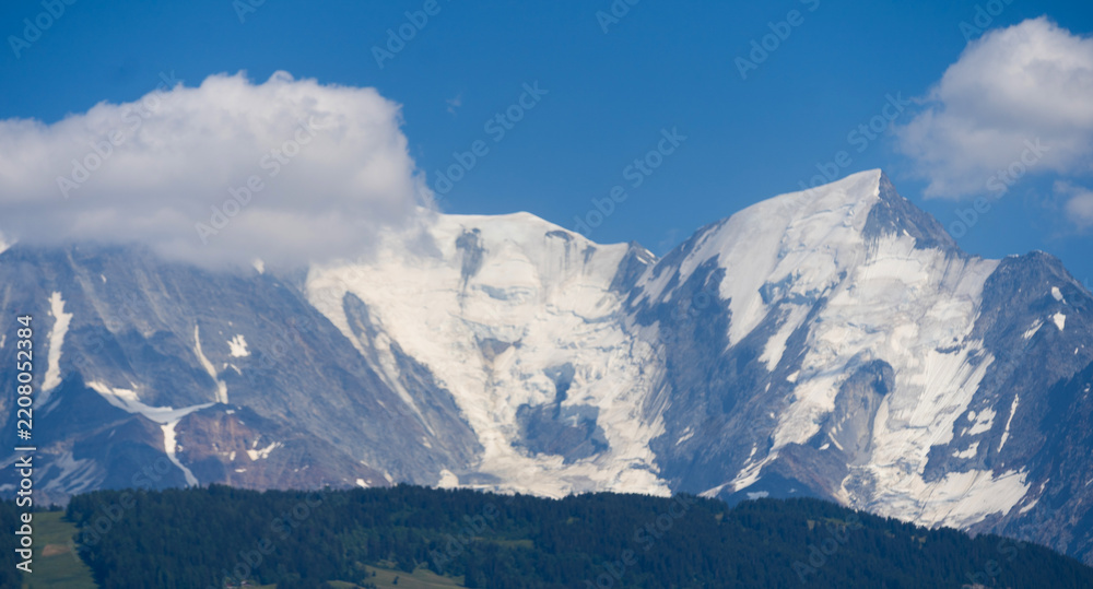 Obraz premium Snowy peak of my Montblanc mountain 