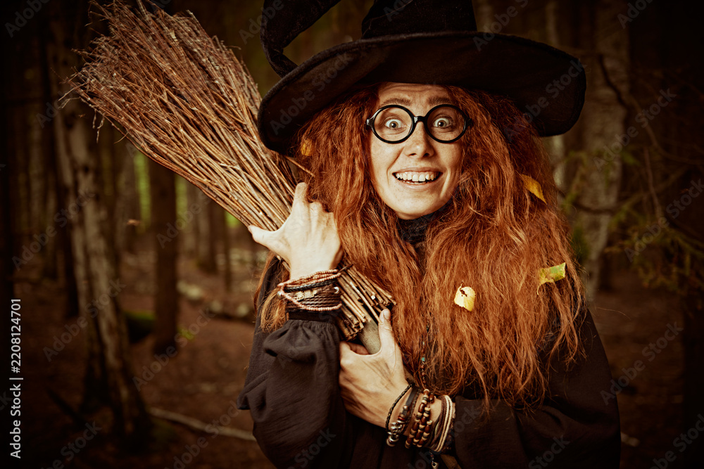 Obraz premium Funny Halloween Witch