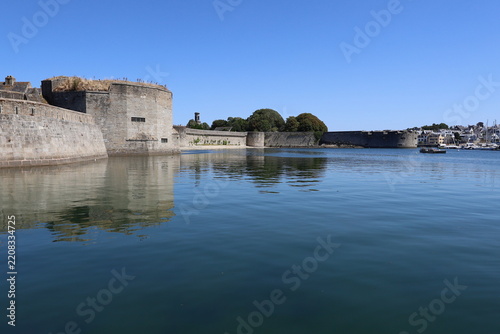 Les remparts de la cité fortifiée, fortifications de la ville close, ville de Concarneau, département du Finistère, Bretagne, France