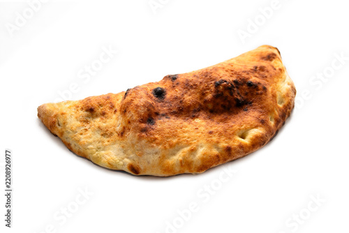 Calzone ripieno, classica pizza italiana 