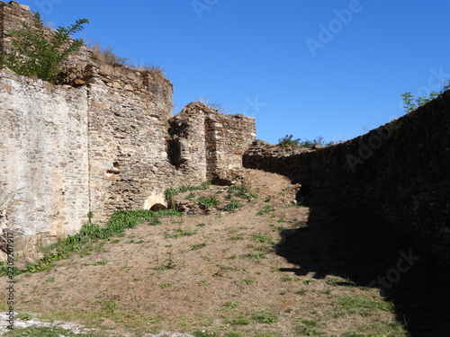 Ruines du château de Ségur le château,(Corrèze)