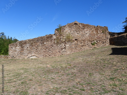 Ruines du château de Ségur le château,(Corrèze)