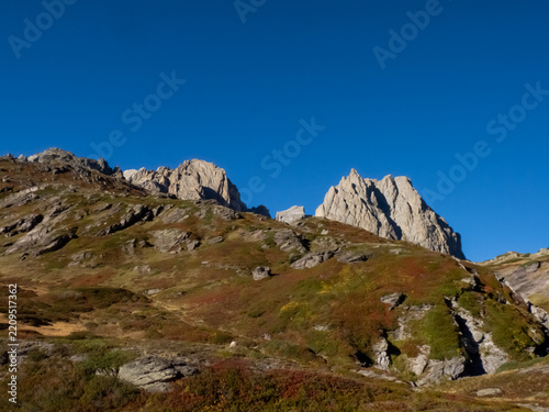 Fotografie pics au seuil des rochilles dans le massif des cerces au bout de la vallée de la