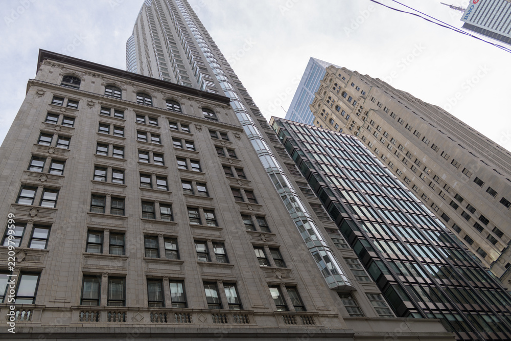 Obraz premium an upward view of (l to r) One King West Hotel & Residence (former Dominion Bank), RSM Place, and Bank of Commerce (Commerce Court North), seen from King St W, west of Yonge St, Toronto 