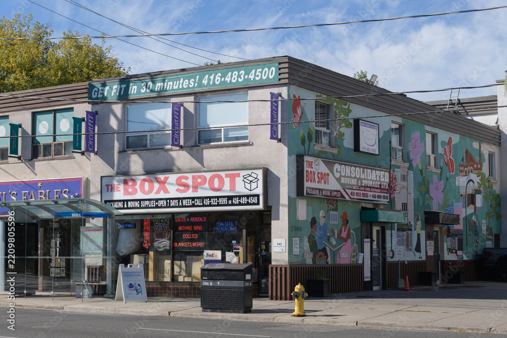 Fototapeta premium busy exterior of The Box Spot, a moving supply store, located at 542 Mount Pleasant Rd, Toronto