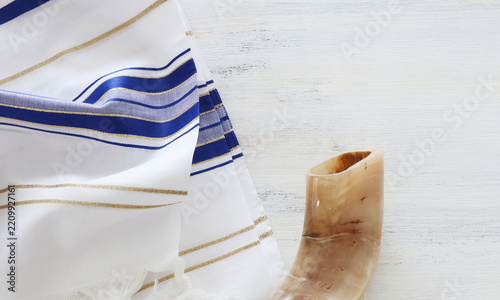 Obraz na plátně Traditional Jewish Prayer Shawl and Ram Horn Shofar for Rosh Hashanah and Yom Ki