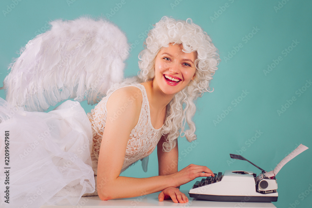Obraz premium Valentine greeting with a smiling angel. Handwritten Valentine message on cream paper. Valentine card with a romantic cupid. Winged Valentine angel holding a letter.