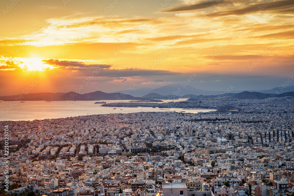 Obraz premium Panoramic view of the urban Athens skyline during a beautiful sunset, Attica, Greece