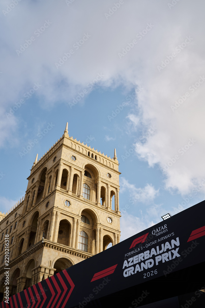 Obraz premium Formula 1 Azerbaijan Grand Prix 2026 Sign Near Government House Building in Baku