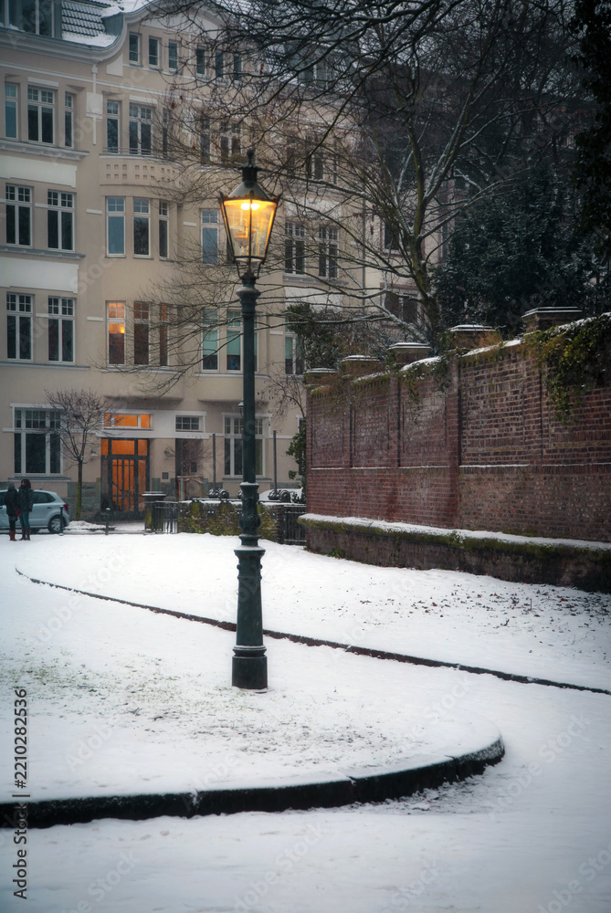 Fototapeta premium Düsseldorf, Gaslaterne in der Altstadt
