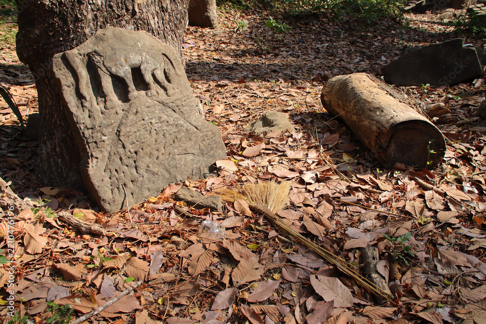 Obraz premium ruined khmer hindu and buddhist temple (angkor thom) in angkor in siem reap in cambodia 
