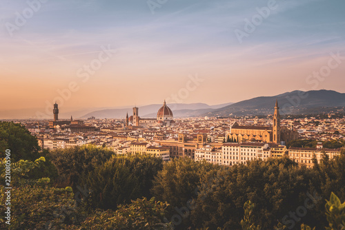 Obraz na plátně Florence rooftops and the cathedral in soft sunset light seen from Piazzale Mich