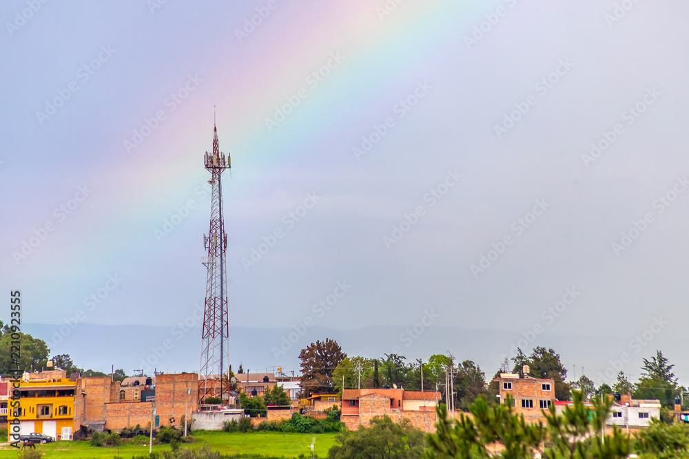 Obraz premium Rainbow over a town on a rainy day, in Monte Escobedo, Zacatecas