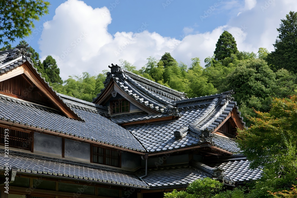 Fototapeta premium 古民家の瓦屋根と青空広がる森の日本の風景