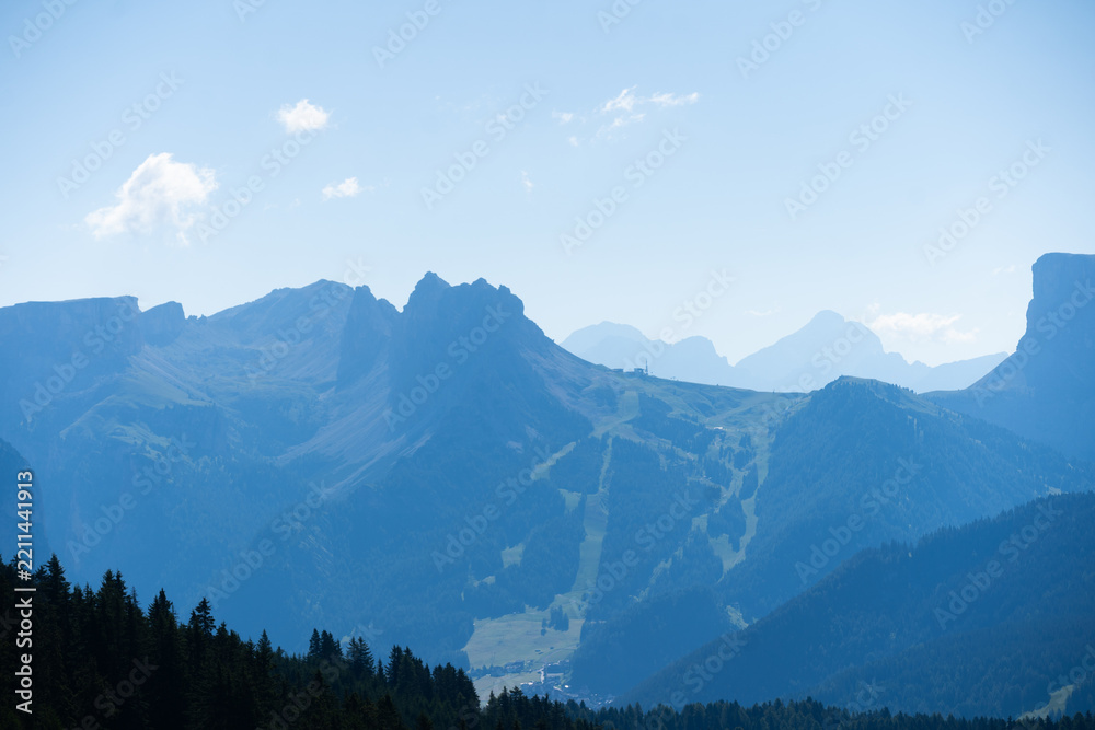 Obraz premium Alpe di Siusi at sunny morning sunrise, Dolomites mountains, Italy