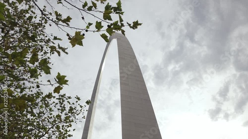 St Louis Arch with leaves in the foreground