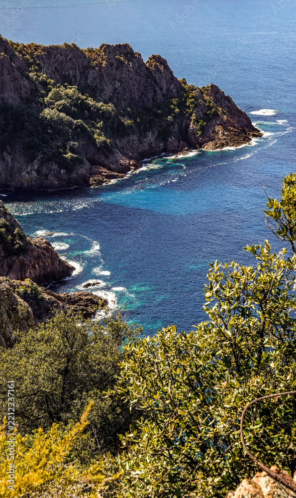 Obraz premium Lo spettacolare panorama del golfo di Porto con la torre genovese
