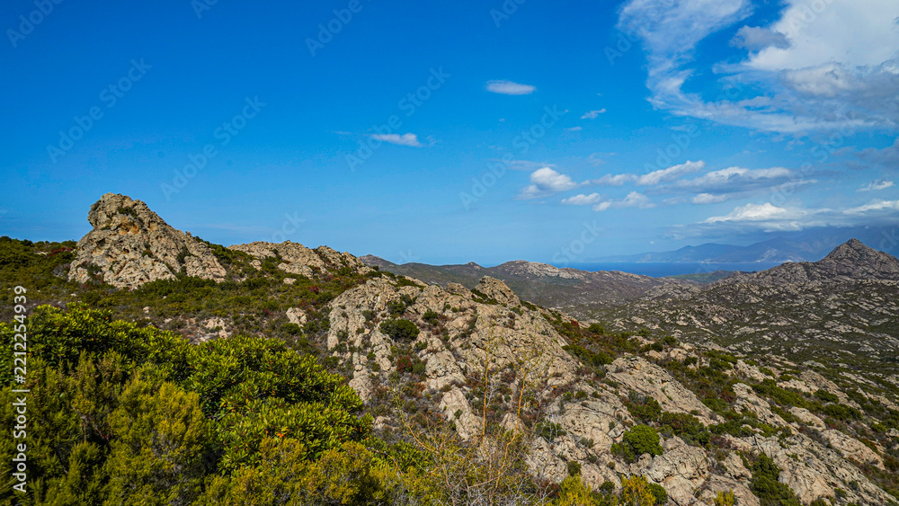 Fototapeta premium Le formazioni rocciose del deserto dell'Agriat nel territorio di Saint Florence, Corsica, Francia 