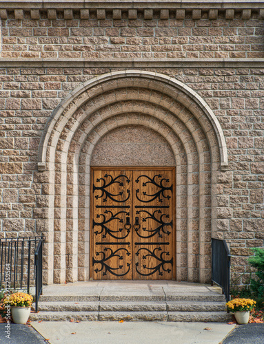 Stone arch doorway to Episcopal Church of Saint Mary 