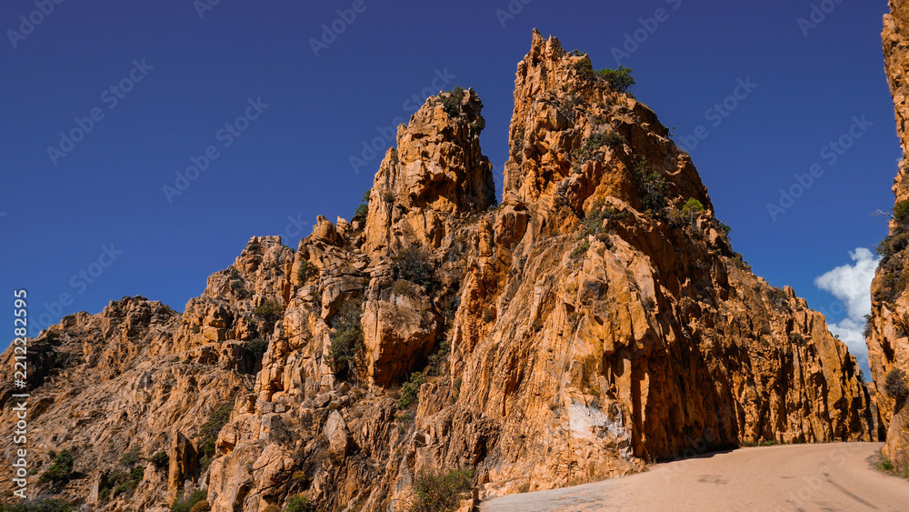 Fototapeta premium L'impressionante sito geologico dei Calanchi di Piana si affaccia sul golfo di Porto in Corsica. Francia