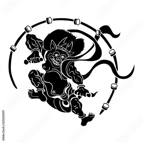 雷神の白黒シルエットイラスト（風神雷神・和風・太鼓・雷・神様・切り抜き・和柄・モノクロ素材）