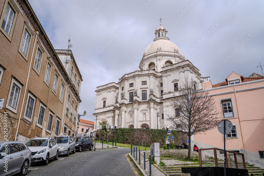 Obraz premium Low-angle wide shot of the white Baroque church with an ornate dome.