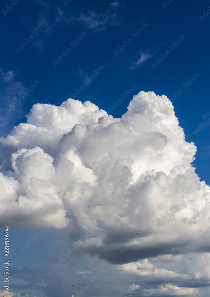 Naklejka premium Abstract background of beautiful white clouds with blue sky in Brazil