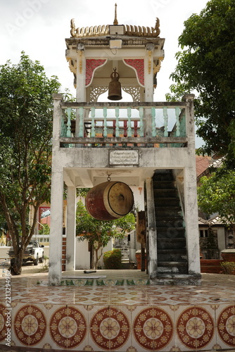 Obraz na plátně Traditional Thai temple bell and drum tower