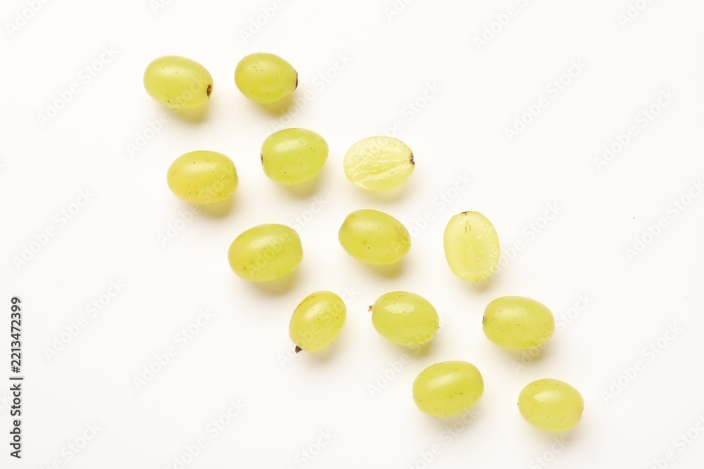 Fototapeta premium Fresh ripe grapes on white background, flat lay