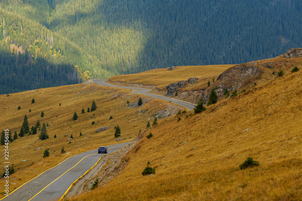 Fototapeta premium The Transalpina road in Romania in autumn