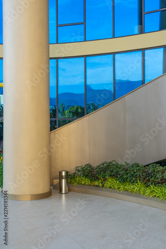 Contemporary Architectural Design Highlighting Elegant Curved Lines and Vibrant Natural Light in a Modern Indoor Environment