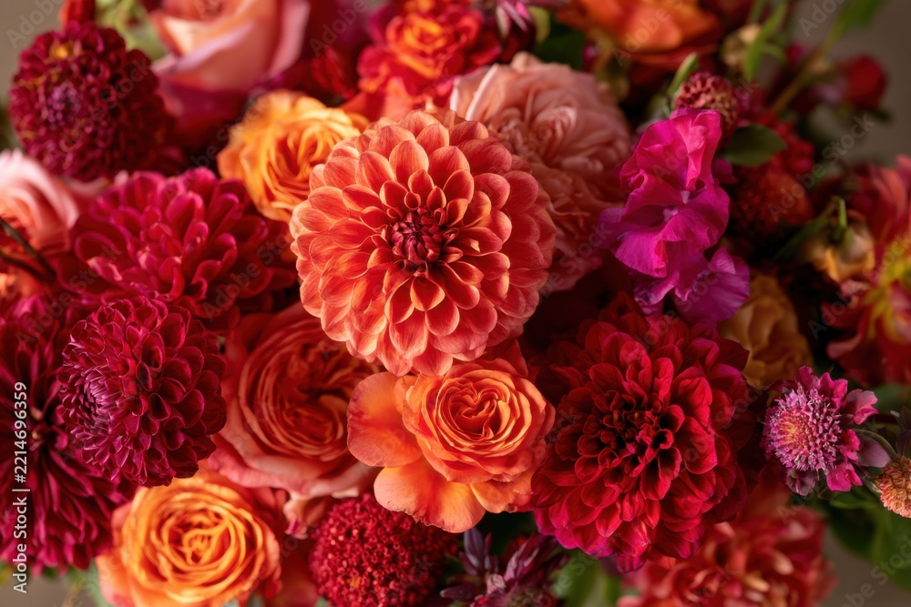 Fototapeta premium Vibrant Autumn Floral Bouquet With Colorful Dahlias And Roses