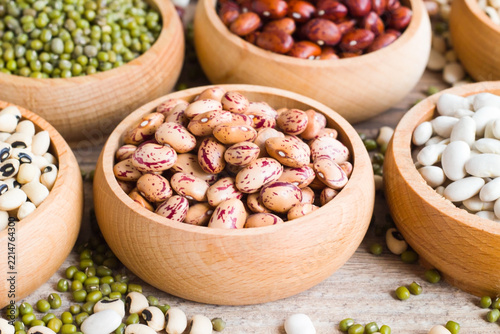 Uncooked varieties of dried beans were arranged in bamboo bowls.Selected pinto beans bowl