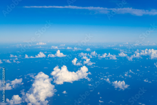 飛行機から見た青空