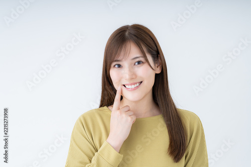 若い女性のデンタルケア
