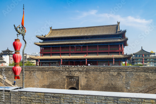Fotografie An archery tower at the South Gate of the city walls of Xi'an, China