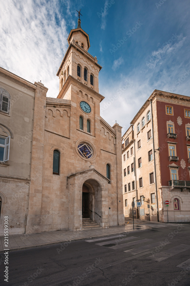 Obraz premium Low angle view of historic church and monastery of Saint Francis with bell tower under blue sky in Split old town, Dalmatia, Croatia